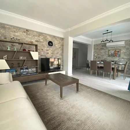 Kalinda Close To Airport 빌라