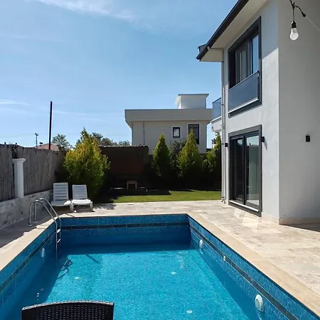 Kalinda Close To Airport