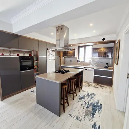 Kalinda Your Private Sheltered Luxury With Pool Minutes Away From Airport *