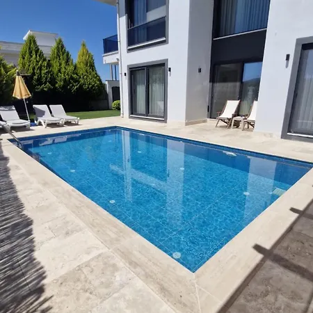 Kalinda Your Private Sheltered Luxury With Pool Minutes Away From Airport