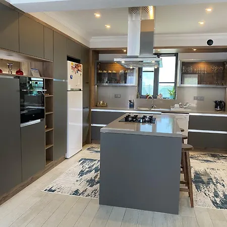 别墅 Kalinda Your Private Sheltered Luxury With Pool Minutes Away From Airport *