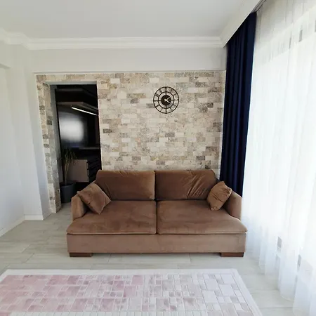 Kalinda Your Private Sheltered Luxury With Pool Minutes Away From Airport *