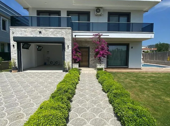 Kalinda Close To Airport דלמן