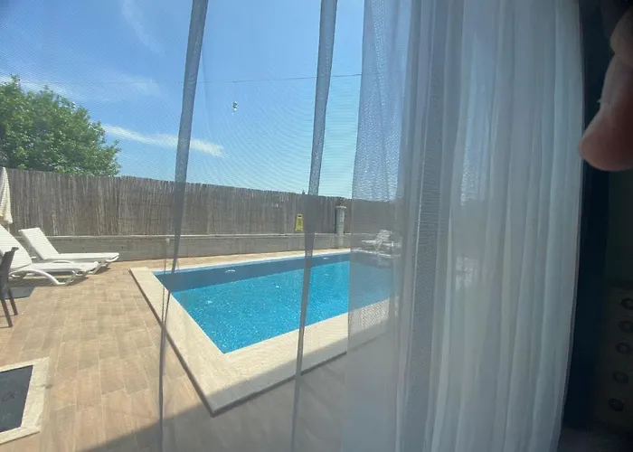 Kalinda Close To Airport וילה *