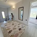 Villa Kalinda Your Private Sheltered Luxury With Pool Minutes Away From Airport