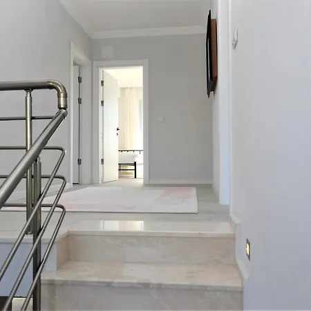 Kalinda Close To Airport Villa