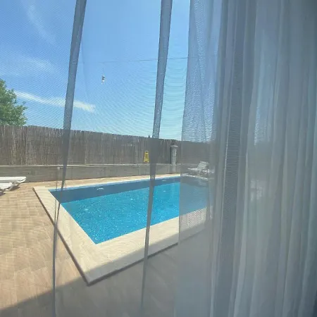 Kalinda Close To Airport וילה *