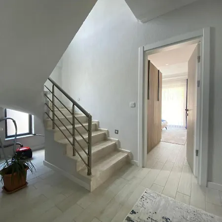 Kalinda Close To Airport