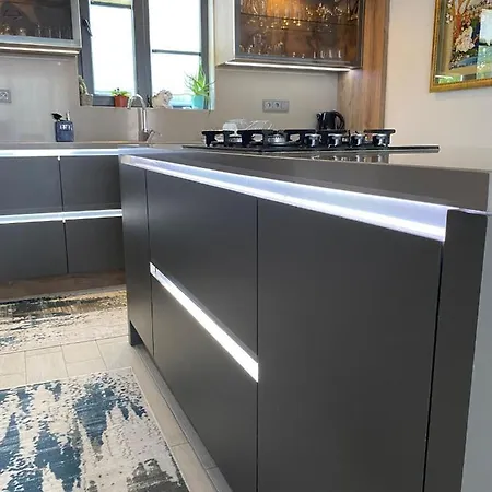 Kalinda Close To Airport