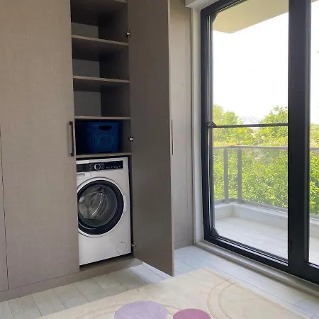 Kalinda Close To Airport