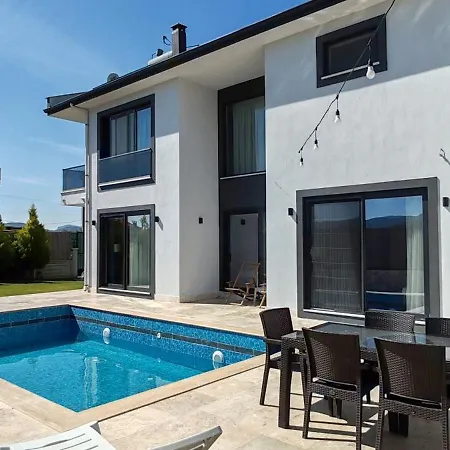 Kalinda Close To Airport Villa