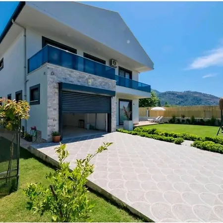 Kalinda Your Private Sheltered Luxury With Pool Minutes Away From Airport Willa