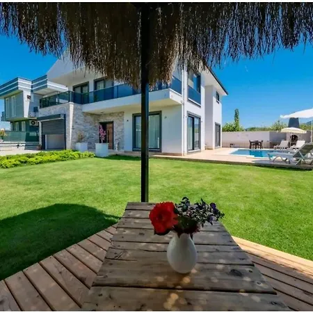 Kalinda Your Private Sheltered Luxury With Pool Minutes Away From Airport Willa