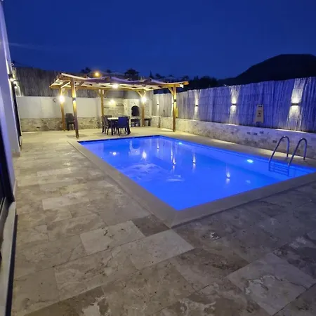 Kalinda Your Private Sheltered Luxury With Pool Minutes Away From Airport Willa *