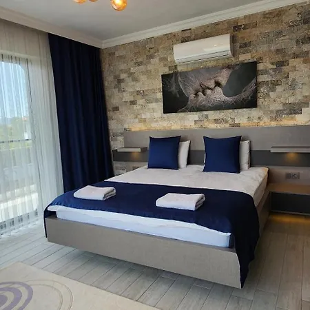 Kalinda Your Private Sheltered Luxury With Pool Minutes Away From Airport *