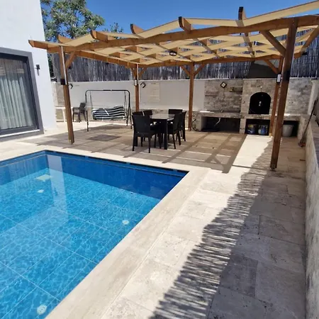 Kalinda Your Private Sheltered Luxury With Pool Minutes Away From Airport Willa *