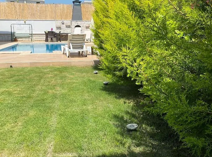 Kalinda Close To Airport Villa