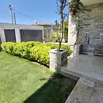 Kalinda Your Private Sheltered Luxury With Pool Minutes Away From Airport *