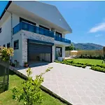 Kalinda Your Private Sheltered Luxury With Pool Minutes Away From Airport ヴィラ