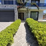 ヴィラ Kalinda Your Private Sheltered Luxury With Pool Minutes Away From Airport