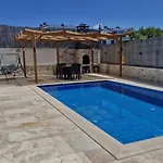 ヴィラ Kalinda Your Private Sheltered Luxury With Pool Minutes Away From Airport *