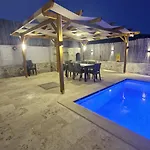 ヴィラ Kalinda Your Private Sheltered Luxury With Pool Minutes Away From Airport
