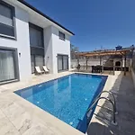 ヴィラ Kalinda Your Private Sheltered Luxury With Pool Minutes Away From Airport