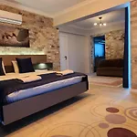 Kalinda Your Private Sheltered Luxury With Pool Minutes Away From Airport