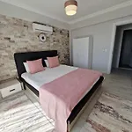 Kalinda Your Private Sheltered Luxury With Pool Minutes Away From Airport ダラマン