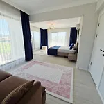 Kalinda Your Private Sheltered Luxury With Pool Minutes Away From Airport