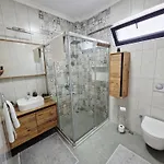 ヴィラ Kalinda Your Private Sheltered Luxury With Pool Minutes Away From Airport ダラマン