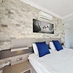 Kalinda Your Private Sheltered Luxury With Pool Minutes Away From Airport