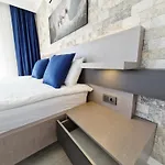 Kalinda Your Private Sheltered Luxury With Pool Minutes Away From Airport ヴィラ *