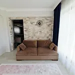 Kalinda Your Private Sheltered Luxury With Pool Minutes Away From Airport *