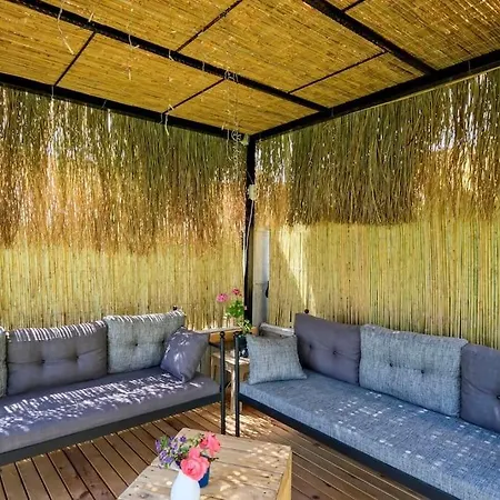 Kalinda Close To Airport