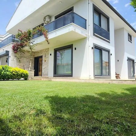 Kalinda Your Private Sheltered Luxury With Pool Minutes Away From Airport