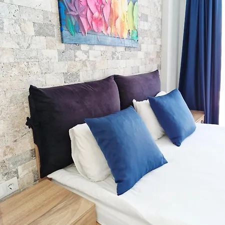 Kalinda Your Private Sheltered Luxury With Pool Minutes Away From Airport Vilă