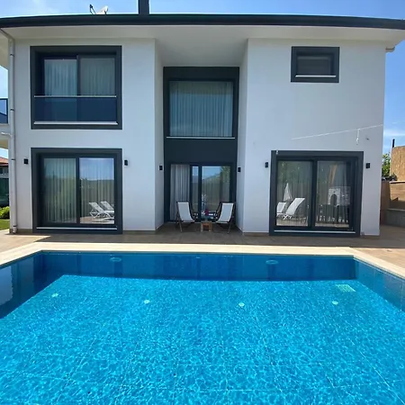 Kalinda Your Private Sheltered Luxury With Pool Minutes Away From Airport ヴィラ ダラマン