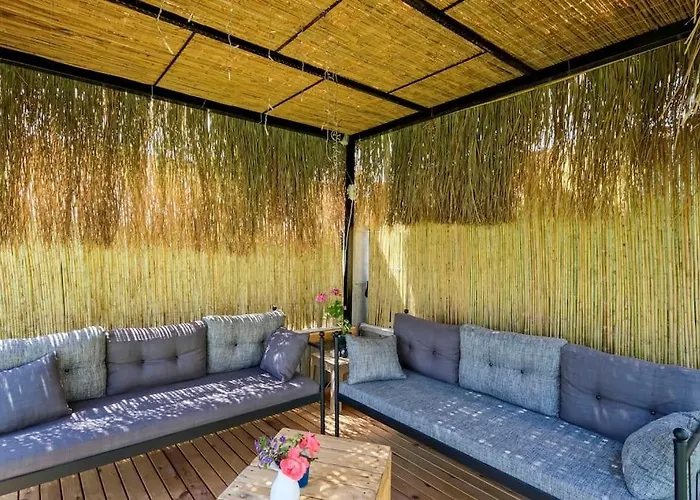 Kalinda Close To Airport