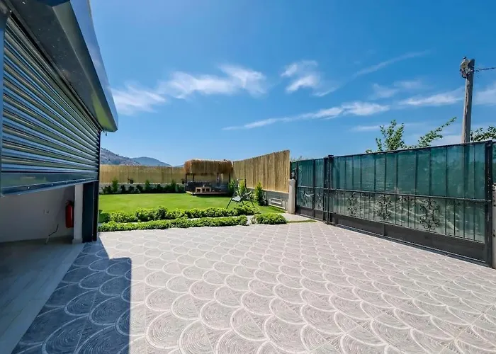 Kalinda Close To Airport Villa