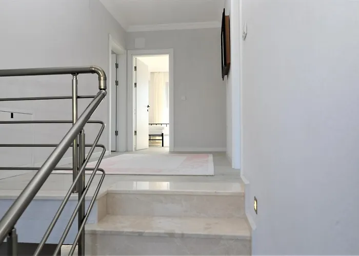 Kalinda Close To Airport Villa