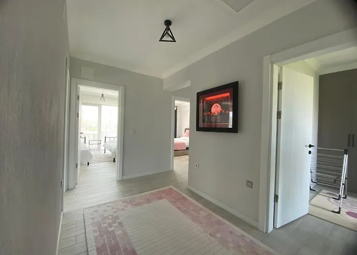 Kalinda Close To Airport