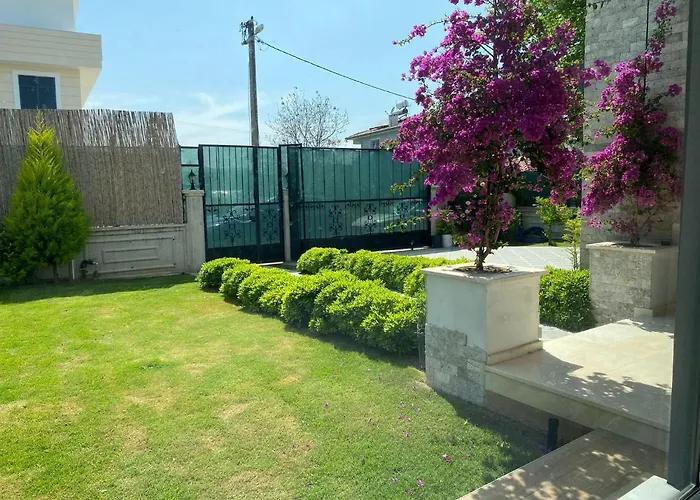 Kalinda Close To Airport Villa