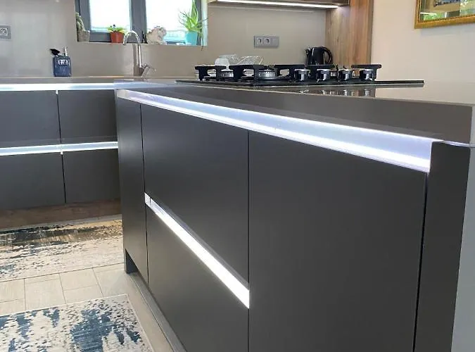 Kalinda Close To Airport